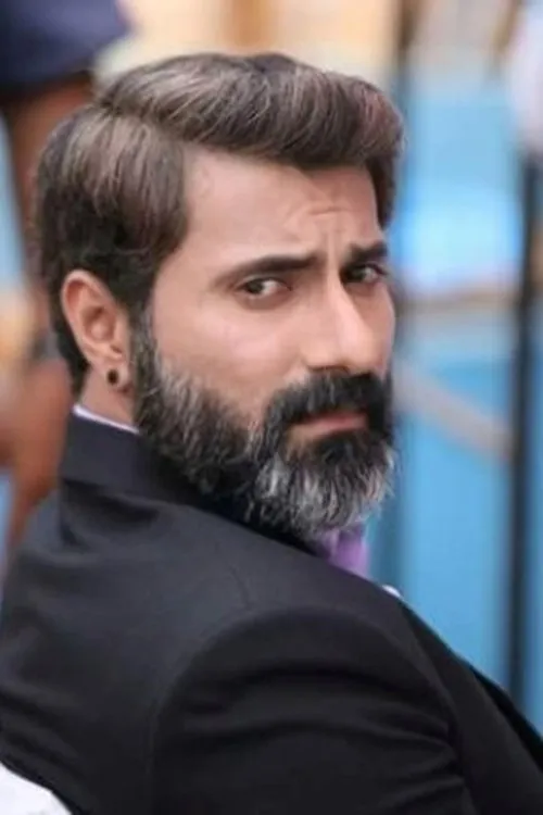 Deepak Shetty interpretando a