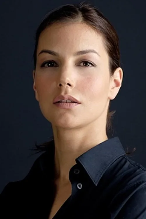 Mustafa Avkiran ha trabajado con Defne Kayalar en 1 ocasiones