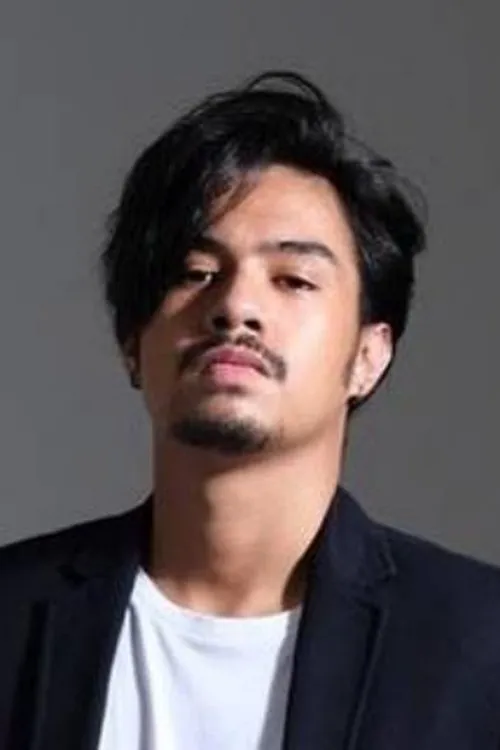 Del Vikesha interpretando a Leon Agustinus