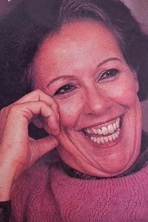 Delfina Guido interpretando a Misia Trina