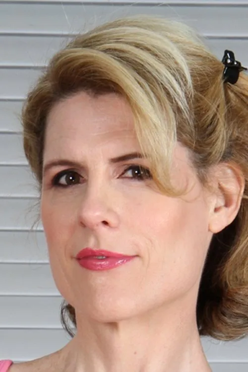 Delia DeLions interpretando a 