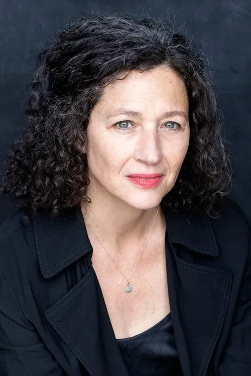 Delia Mayer interpretando a Caroline Walch