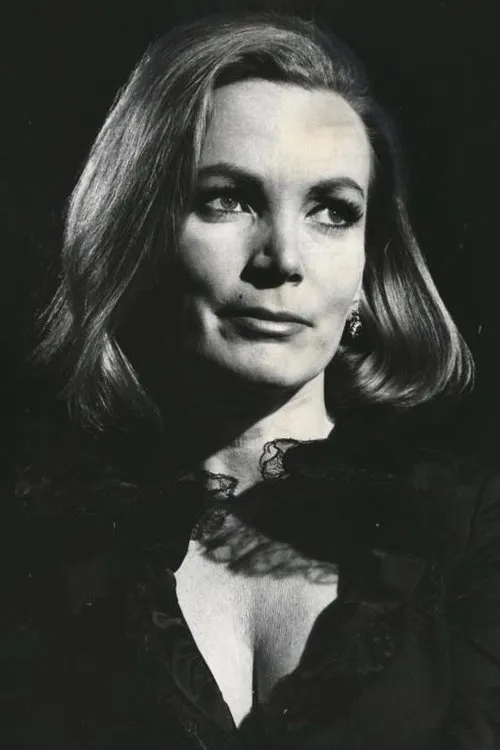 Delphi Lawrence interpretando a Joyce Mitchell