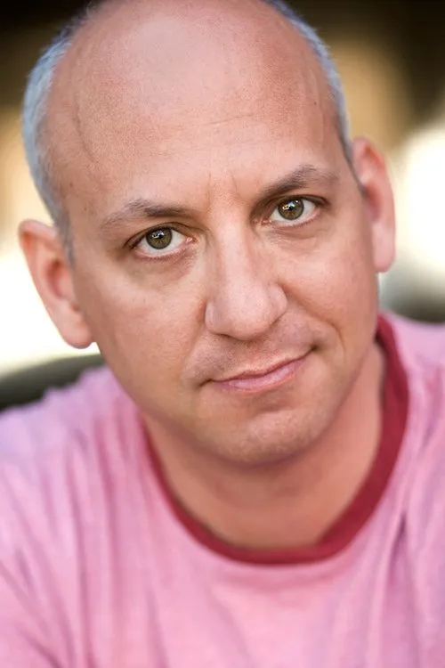 Demian Slade interpretando a Bobby