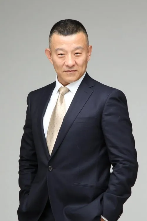 Deng Gang interpretando a Suspect