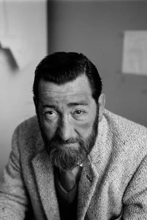 Denis Brennan interpretando a