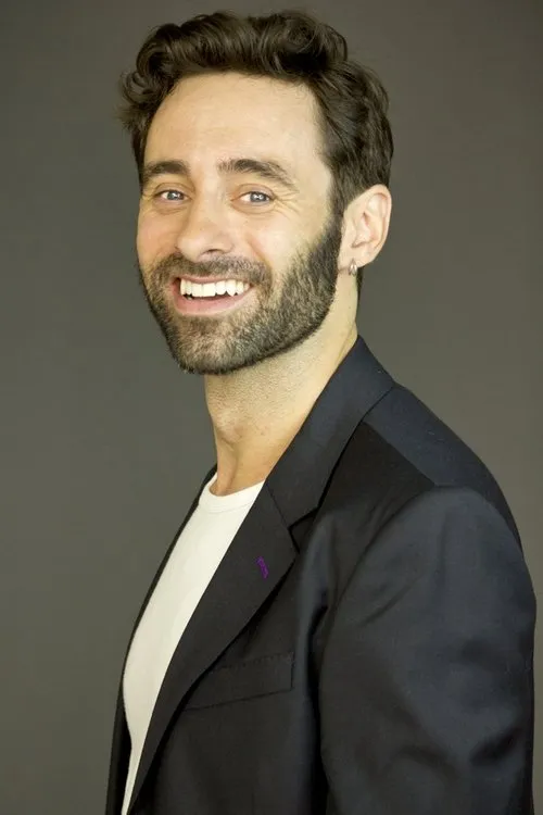 Denís Gómez interpretando a Ángel