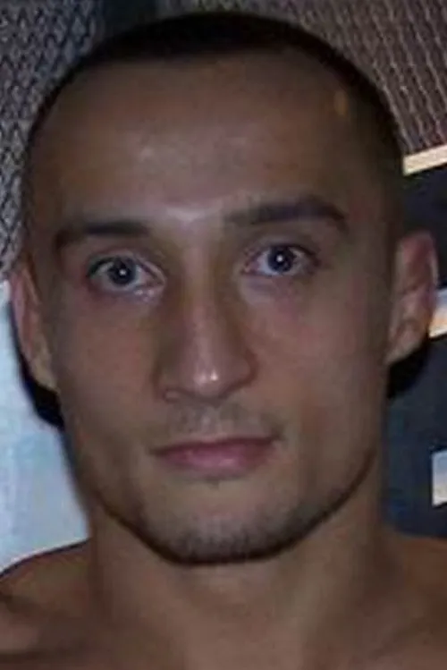 Denis Kang interpretando a Self