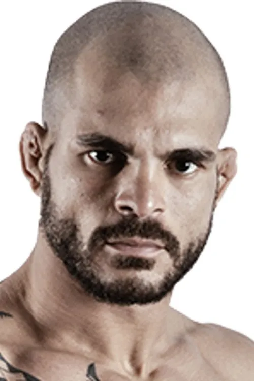 Denis Silva interpretando a Self