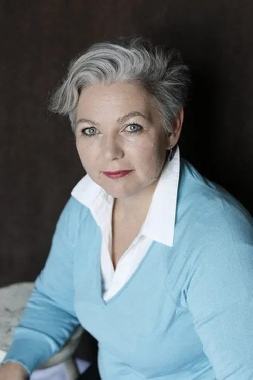 Denise McNee interpretando a Linda