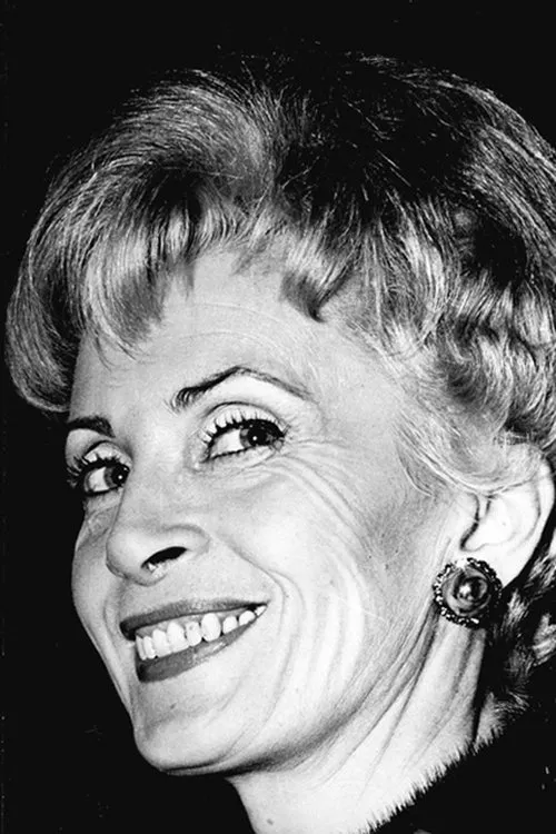 Denise Noël interpretando a Stratonice