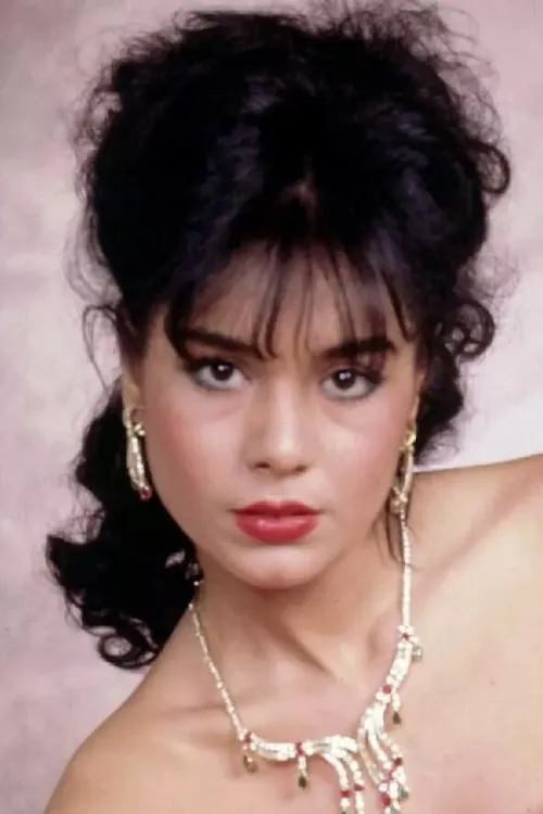 Deniz Akbulut interpretando a 