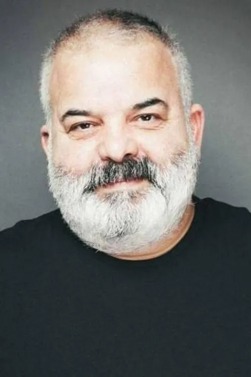 Deniz Oral interpretando a 