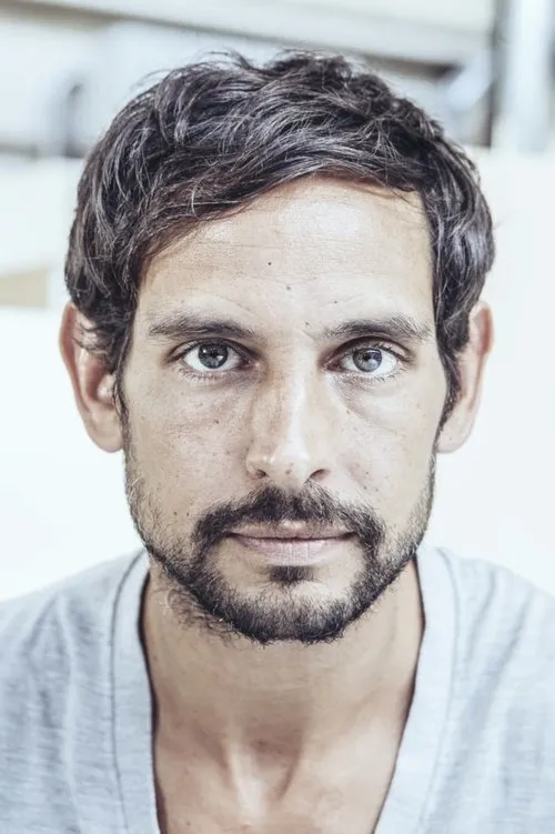 Dennis Cubic interpretando a Ranic