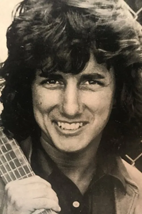 Dar Robinson ha trabajado con Dennis Madalone en 1 ocasiones