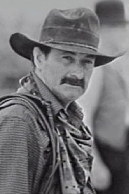 Peter Cummins ha trabajado con Dennis Miller en 3 ocasiones