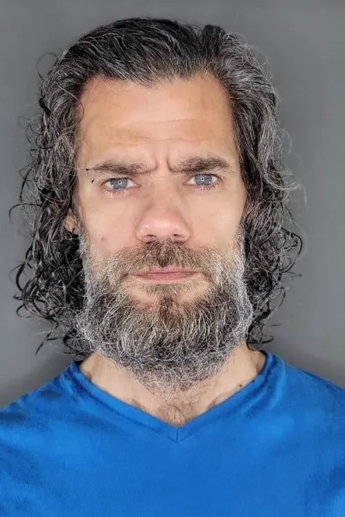 Dennis Scullard interpretando a Young Father