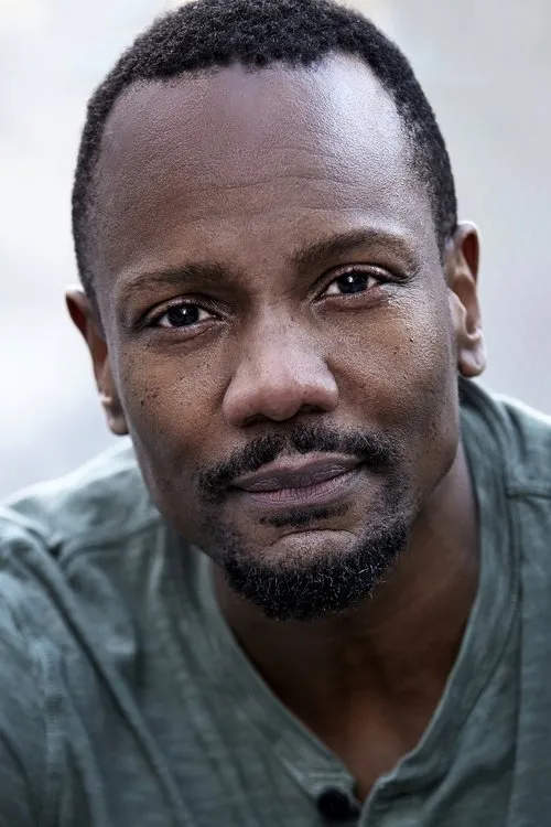 Melis Aker ha trabajado con Dennis T. Carnegie en 1 ocasiones