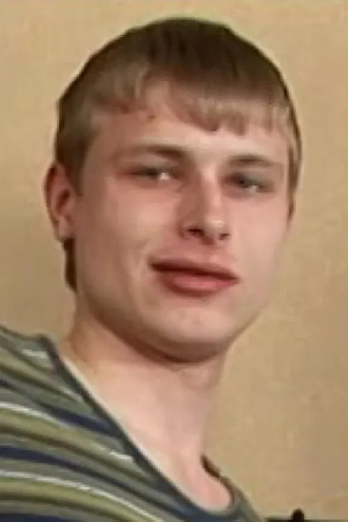 Derec interpretando a (archive footage)