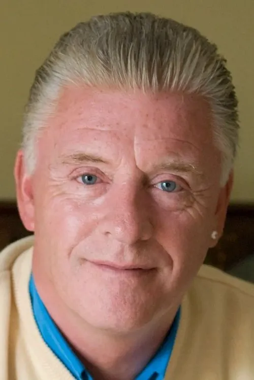 Derek Acorah interpretando a Stan Baptiste