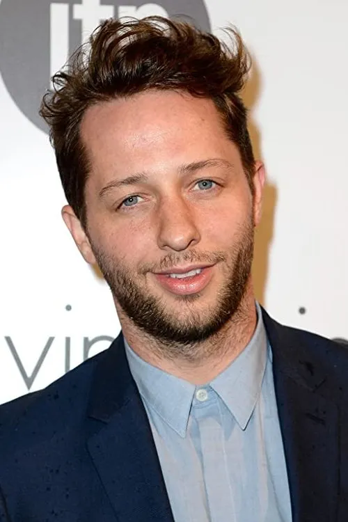Derek Blasberg interpretando a Self