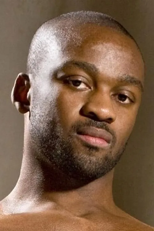 Derek Reynolds interpretando a 