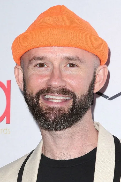 Harry Chambarry ha trabajado con Derek Roché en 1 ocasiones