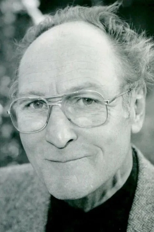 Derek Royle interpretando a Lawford