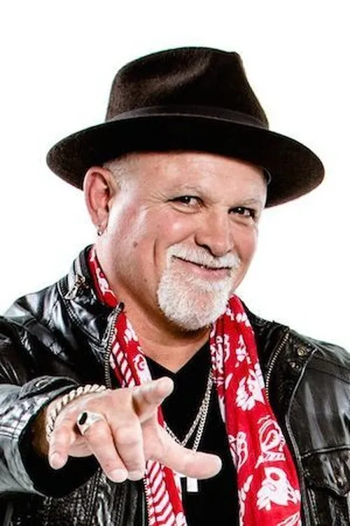 Ted Nugent ha trabajado con Derek St. Holmes en 2 ocasiones