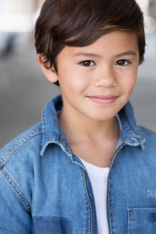 Deric McCabe interpretando a Young Skylar