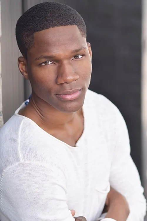 Derick Anthony interpretando a Jason