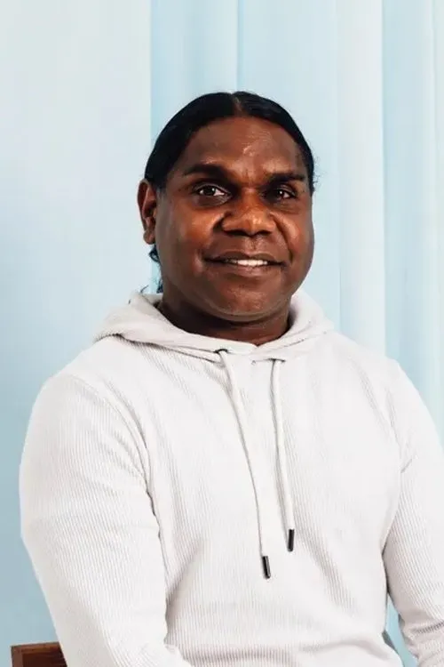 Derik Lynch interpretando a Daniel