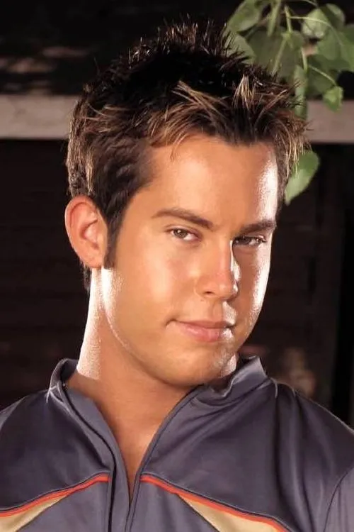 Derrick Vinyard interpretando a 