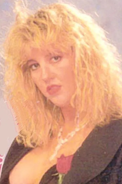 Desiree Foxx interpretando a