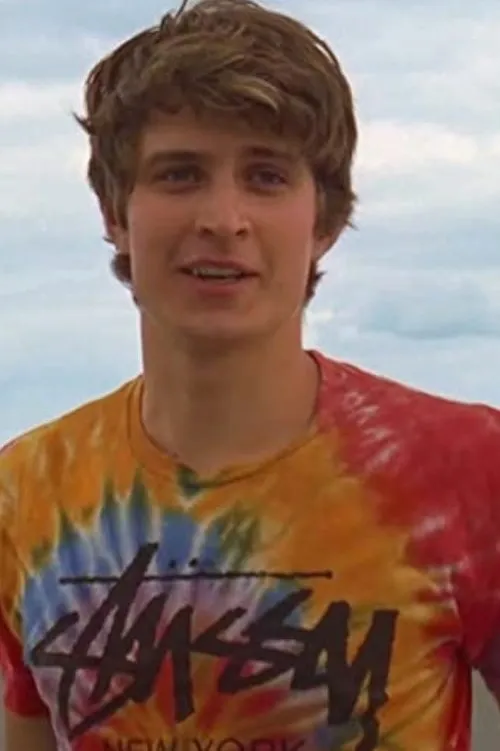 Deva Middleton interpretando a Ethan