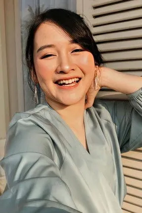 Ayana Shahab ha trabajado con Devi Kinal Putri en 1 ocasiones