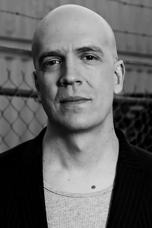 Devin Townsend interpretando a Self
