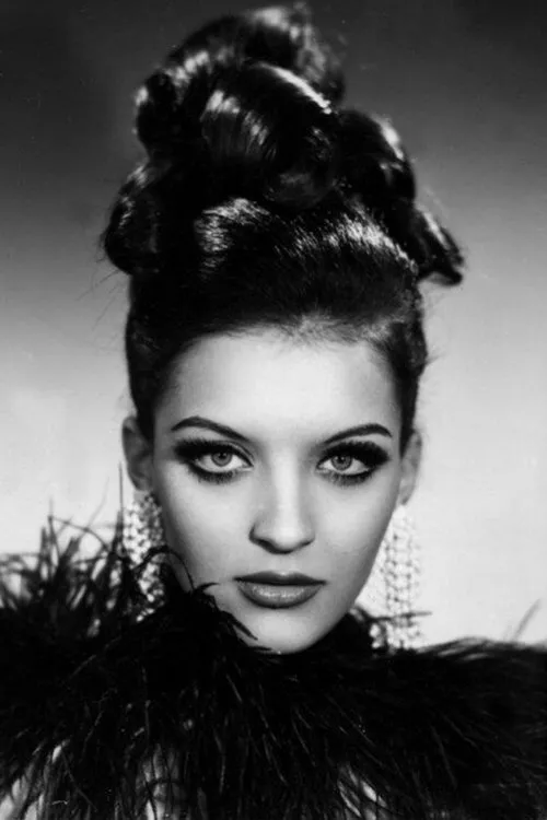 Devlet Devrim interpretando a Ayse