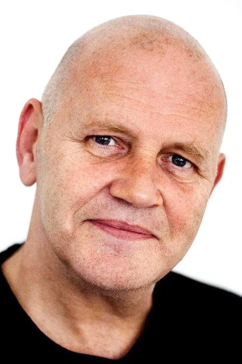 Gary Gillatt ha trabajado con Dez Skinn en 1 ocasiones