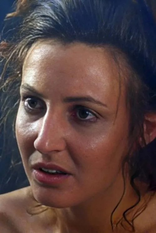 Diana Dangerfield interpretando a Mrs. Millington