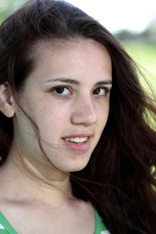 Diana Maxfield interpretando a Sara