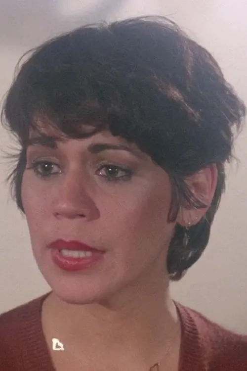 Diana Sloan interpretando a (archive footage)