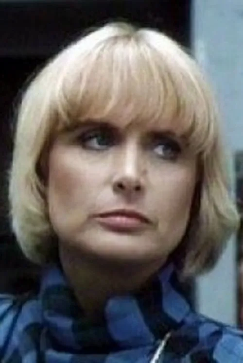 Diane Dubois interpretando a Madame Lefevre