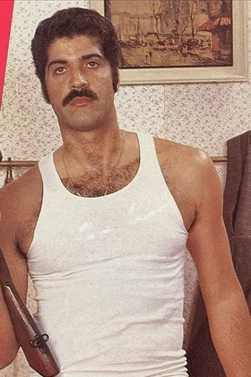 Dick Rambone interpretando a Rambone