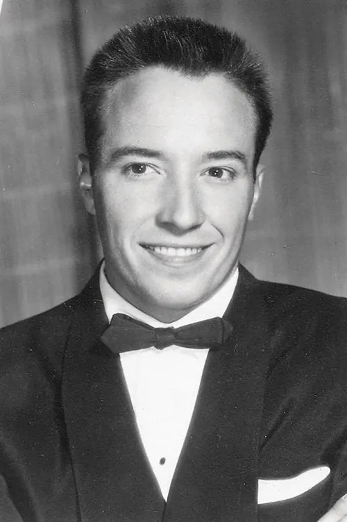 Dick Wesson interpretando a Dave Crouse