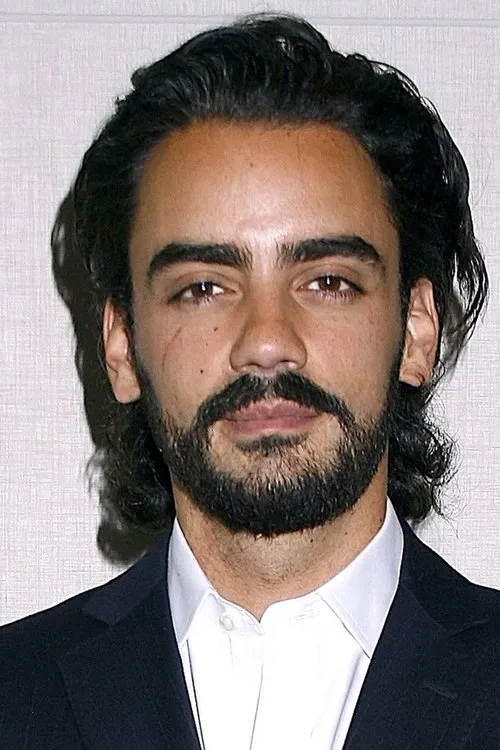 Diego Amozurrutia — personaje: Alejandro Larios