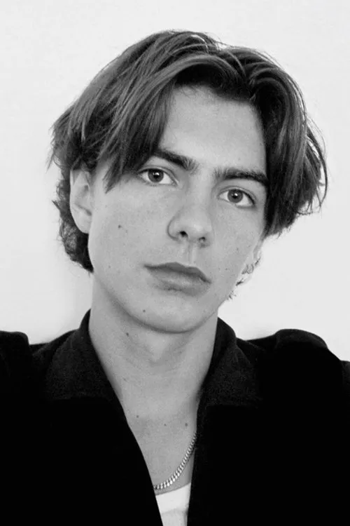 Diego Chiat interpretando a Boyfriend