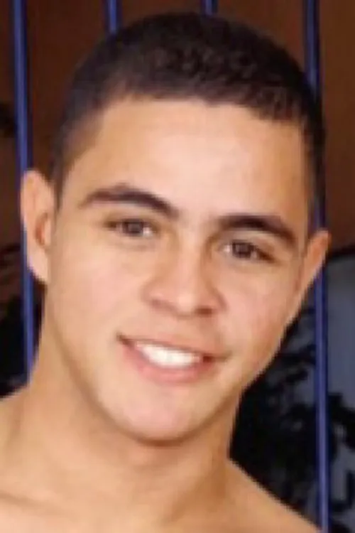 Diego Lozano interpretando a