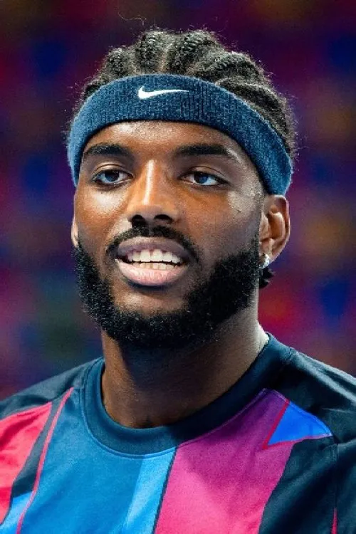 Bennet Wiegert ha trabajado con Dika Mem en 1 ocasiones