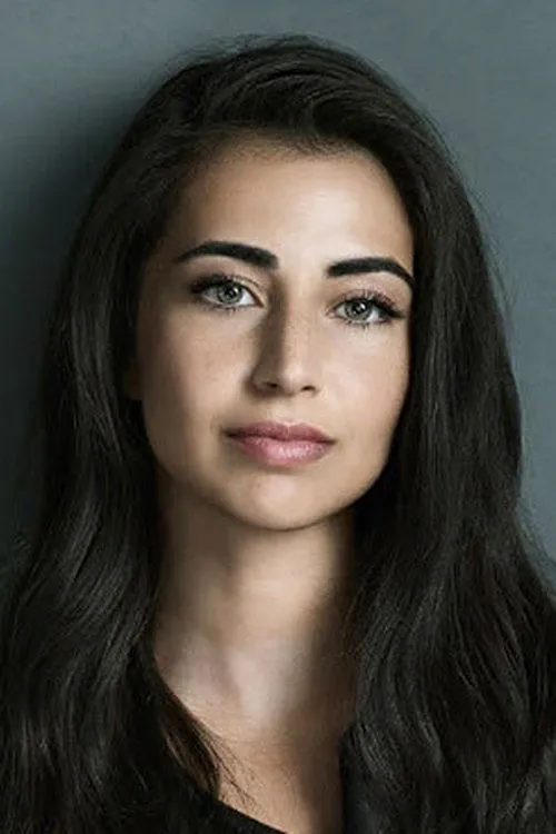 Dilan Gwyn interpretando a Zeynep